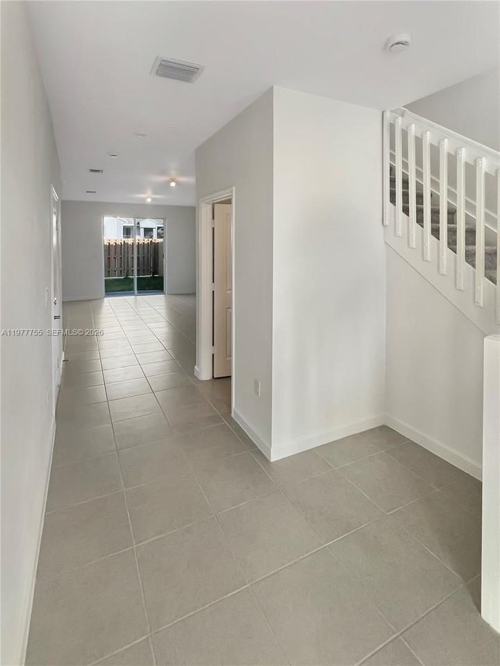 1381 Se 7th Ter #0 - Photo 4 of 18