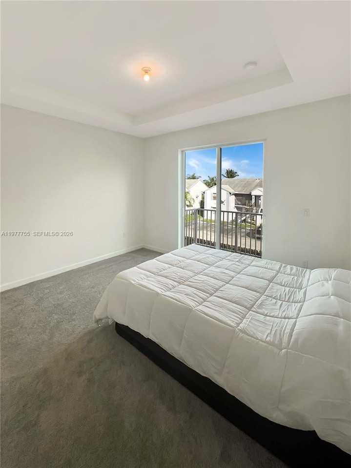 1381 Se 7th Ter #0 - Photo 6 of 18