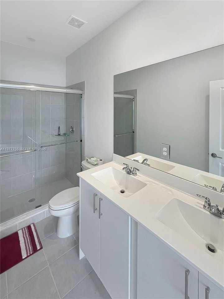 1381 Se 7th Ter #0 - Photo 7 of 18