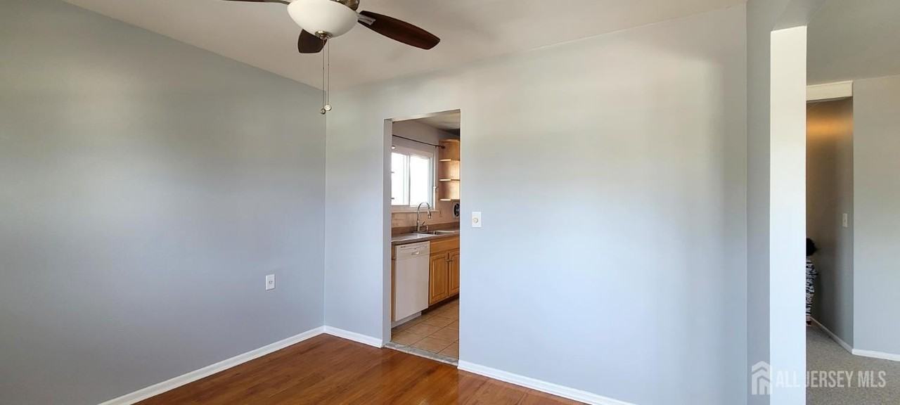 12 Van Buren Ave - Photo 5 of 24