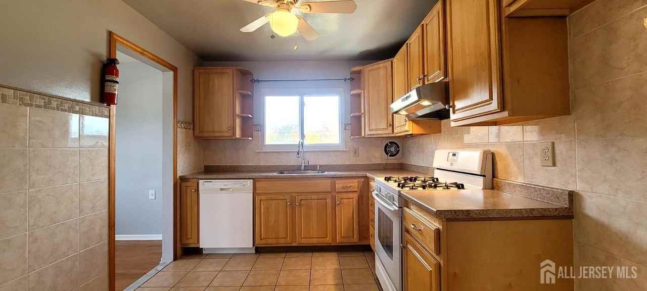 12 Van Buren Ave - Photo 7 of 24