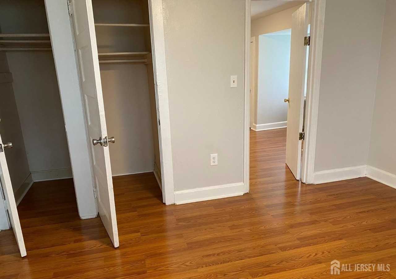 237 Montgomery St #3 - Photo 6 of 12