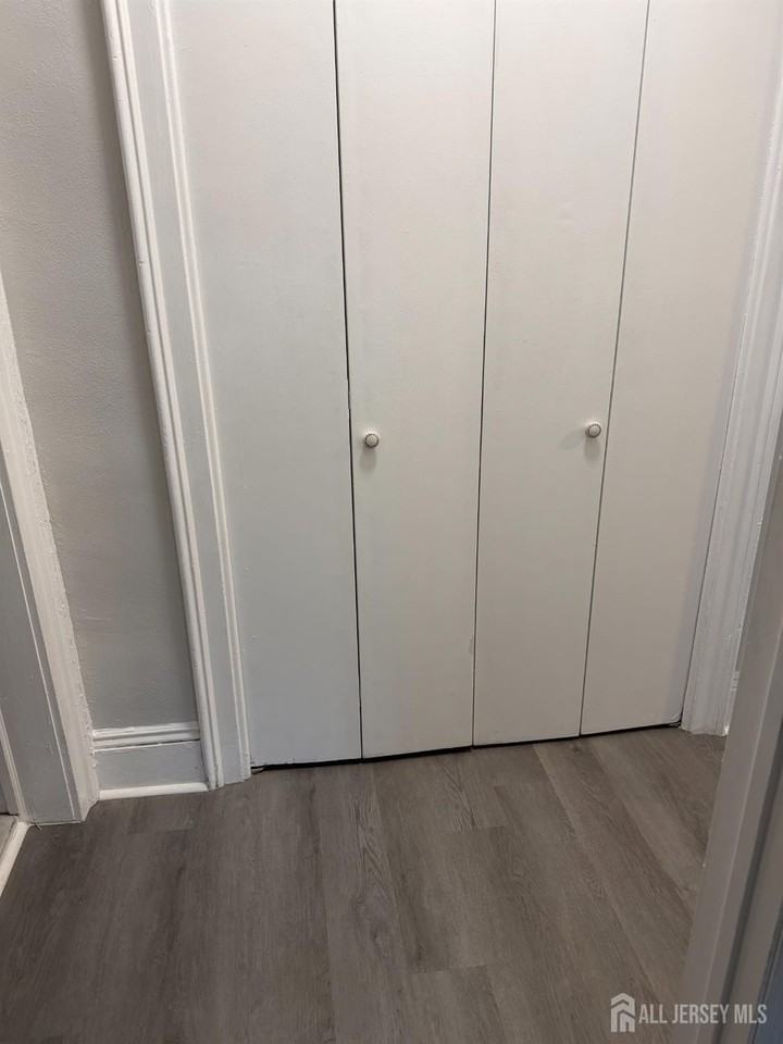 76 S Adelaide Ave - Photo 3 of 11