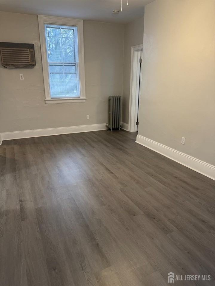 76 S Adelaide Ave - Photo 4 of 11