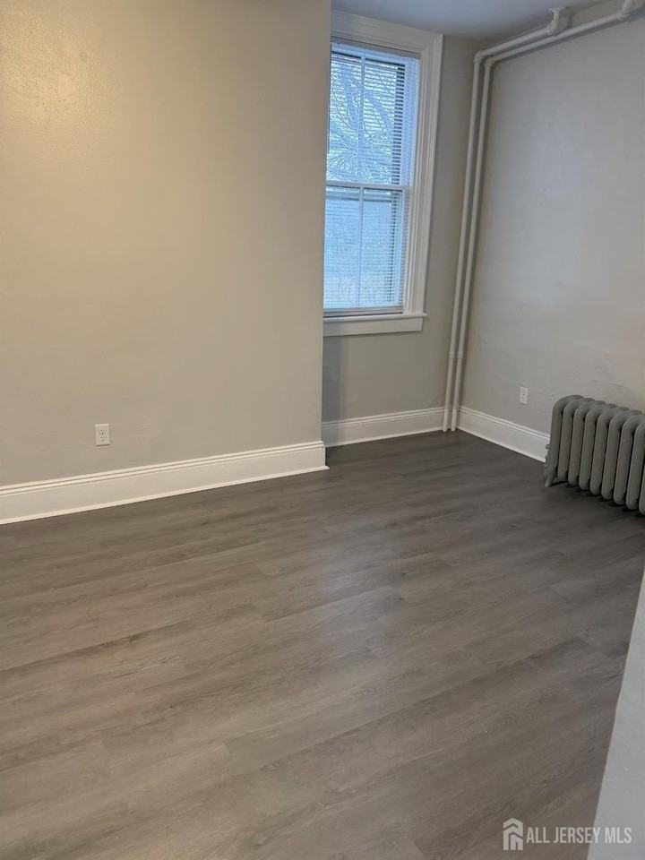 76 S Adelaide Ave - Photo 5 of 11