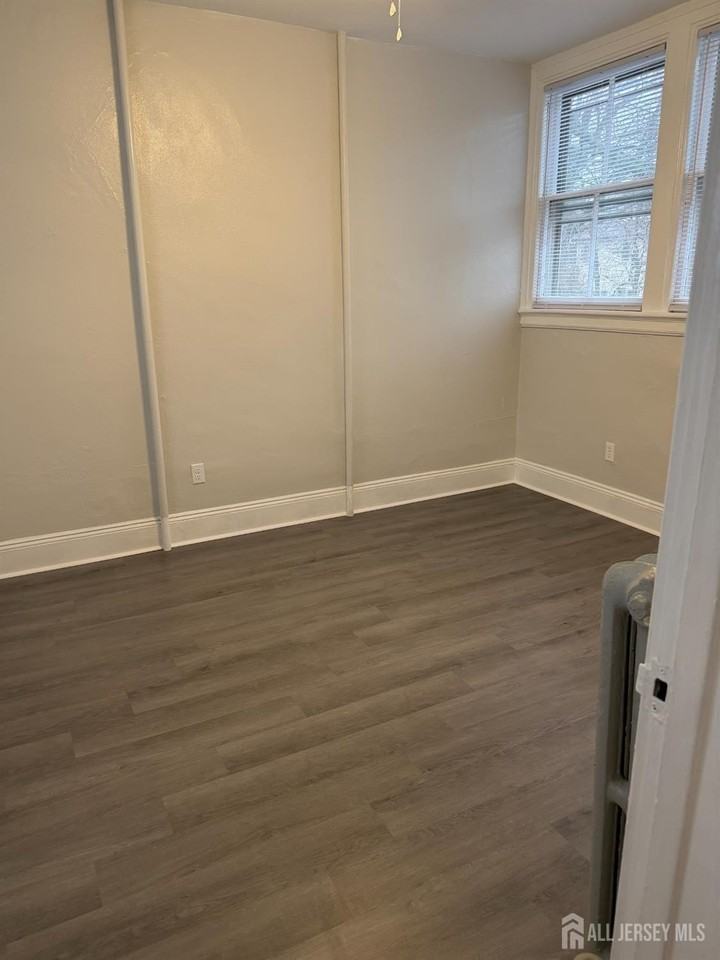 76 S Adelaide Ave - Photo 6 of 11