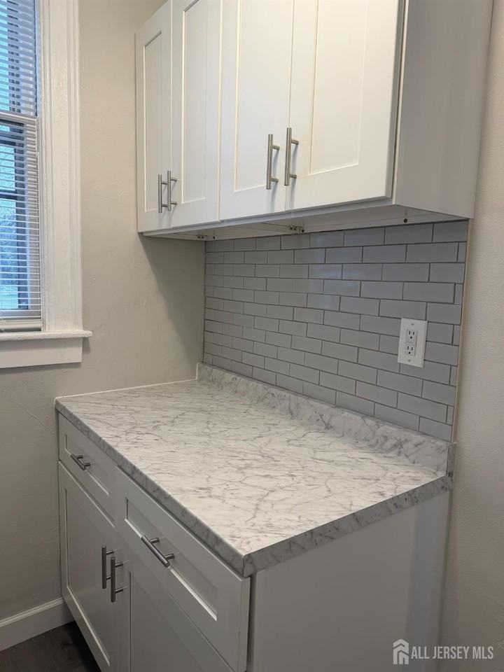 76 S Adelaide Ave - Photo 7 of 11