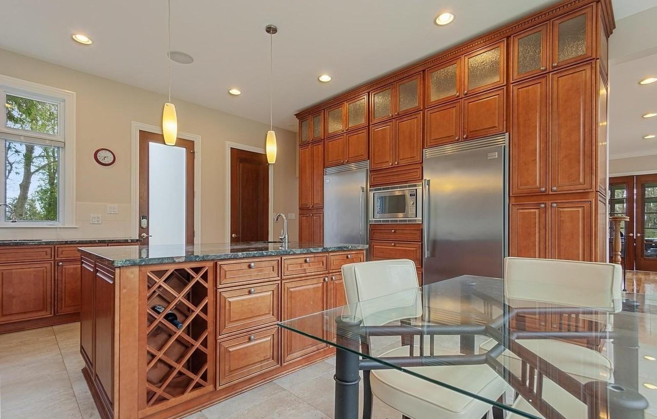 598 Lake Shore Rd - Photo 6 of 25