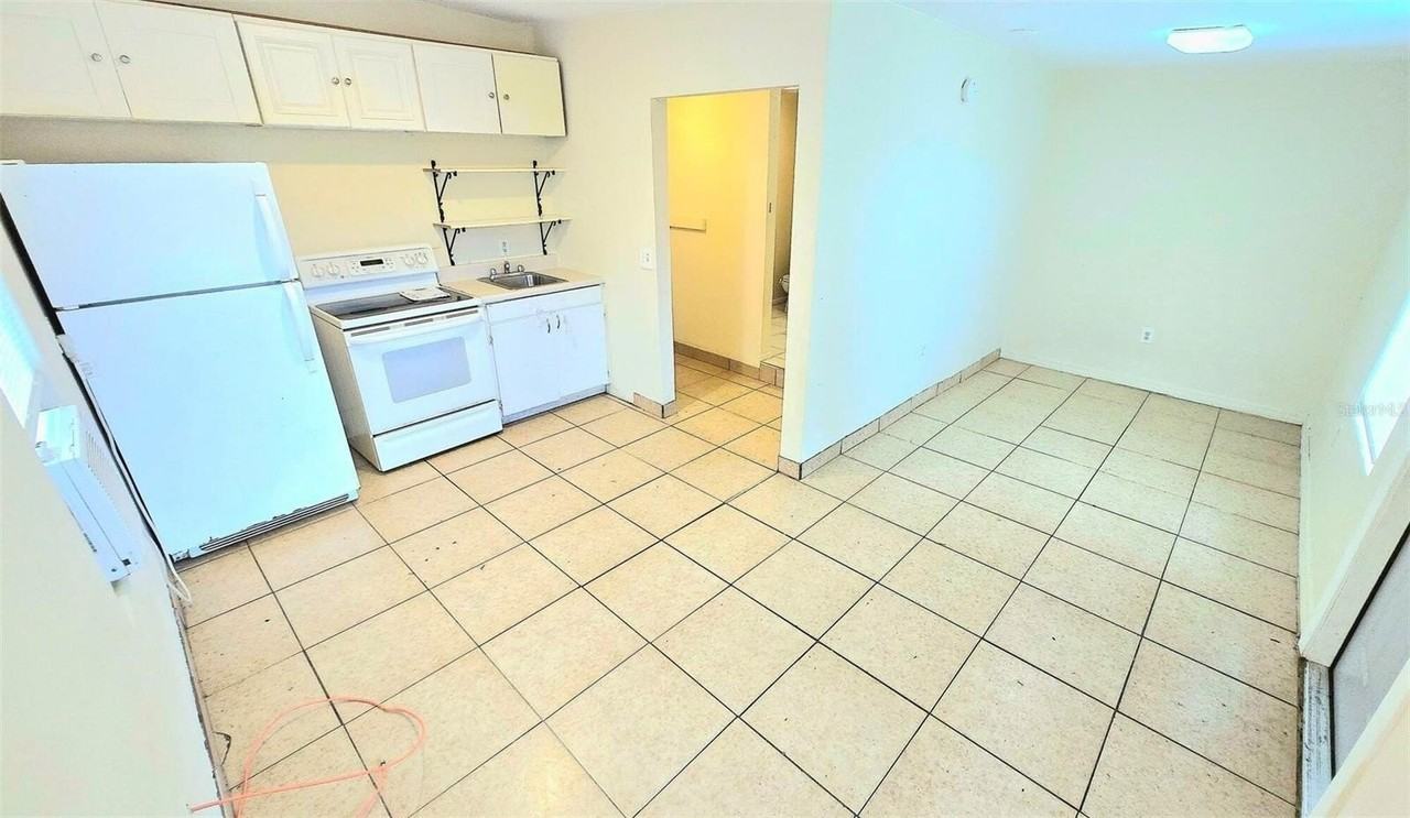 2014 10th St W #B - Photo 2 of 3