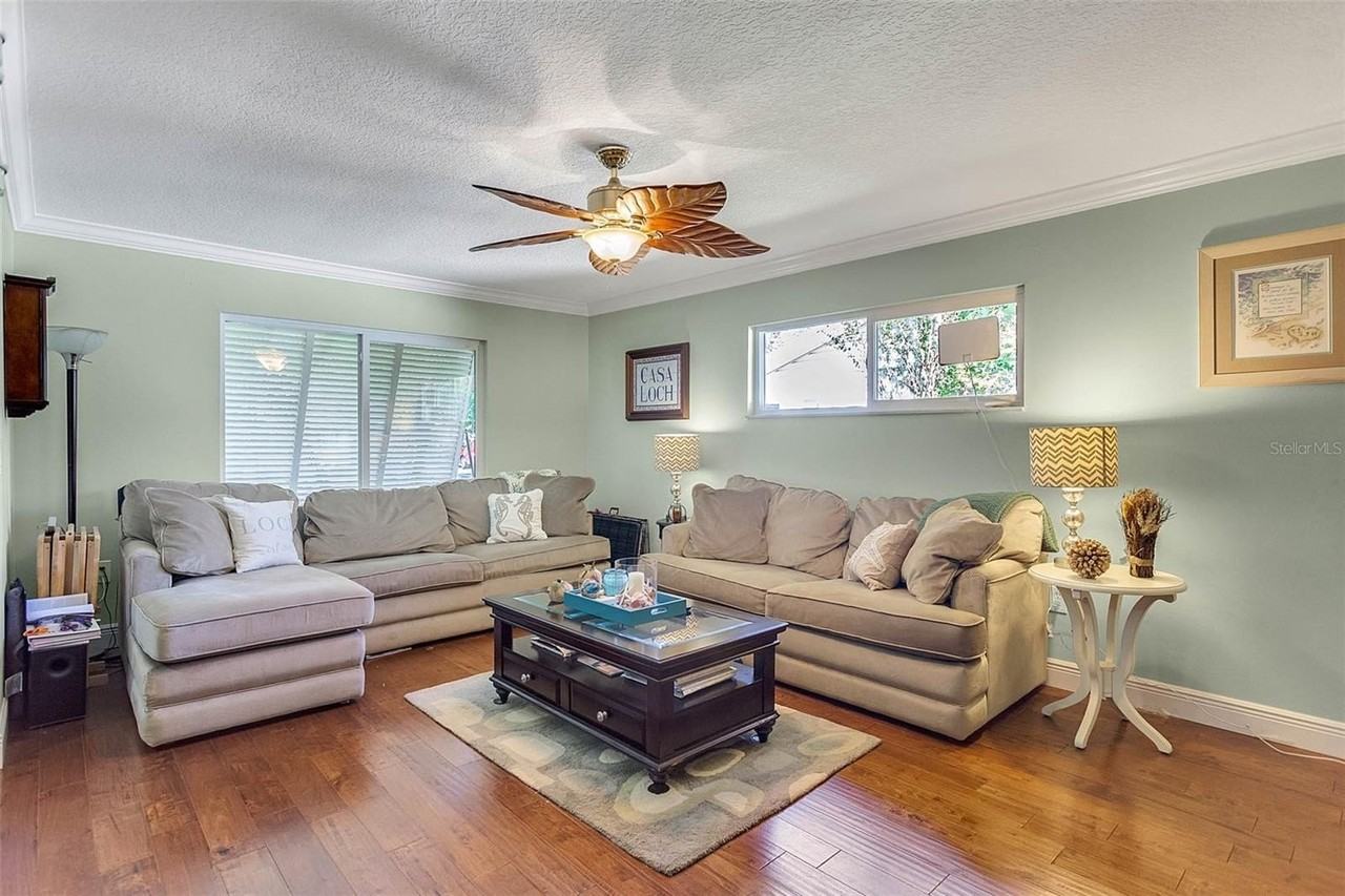 952 Fairway Dr - Photo 4 of 24