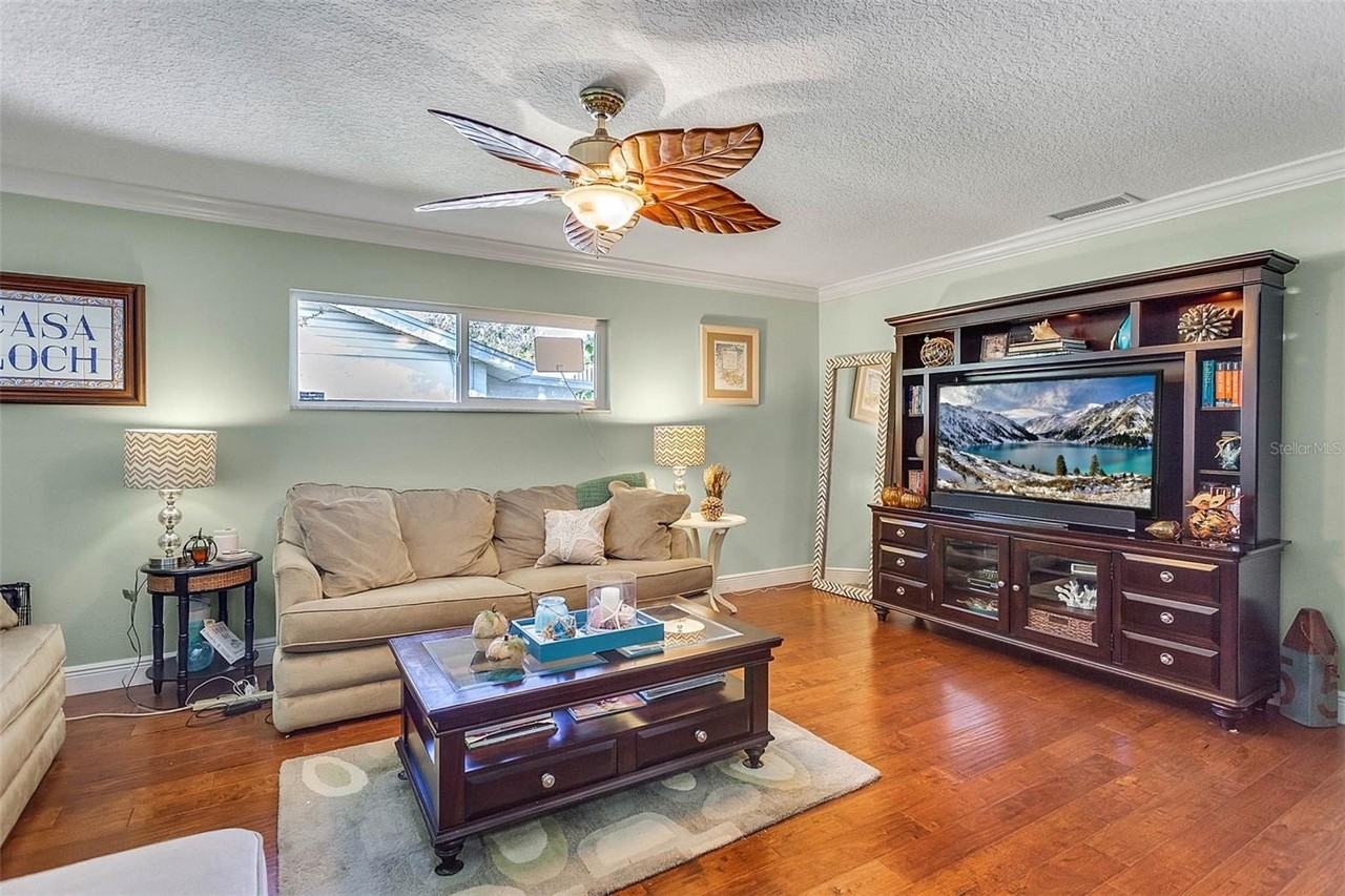 952 Fairway Dr - Photo 5 of 24