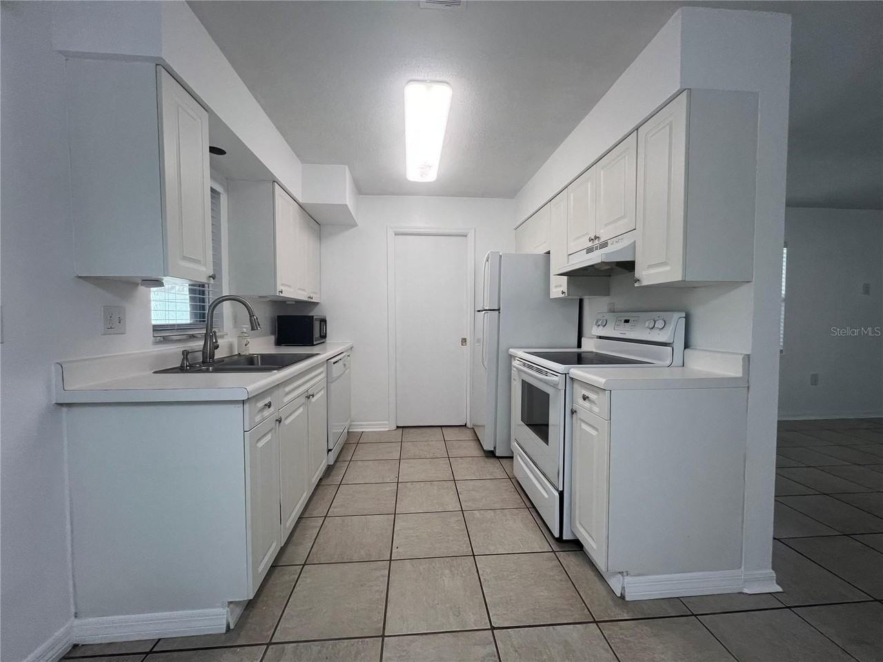 2220 Amherst Ave - Photo 5 of 15