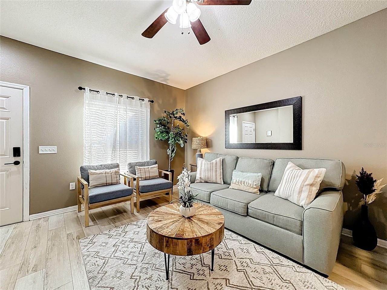 8986 Shine Dr - Photo 5 of 37