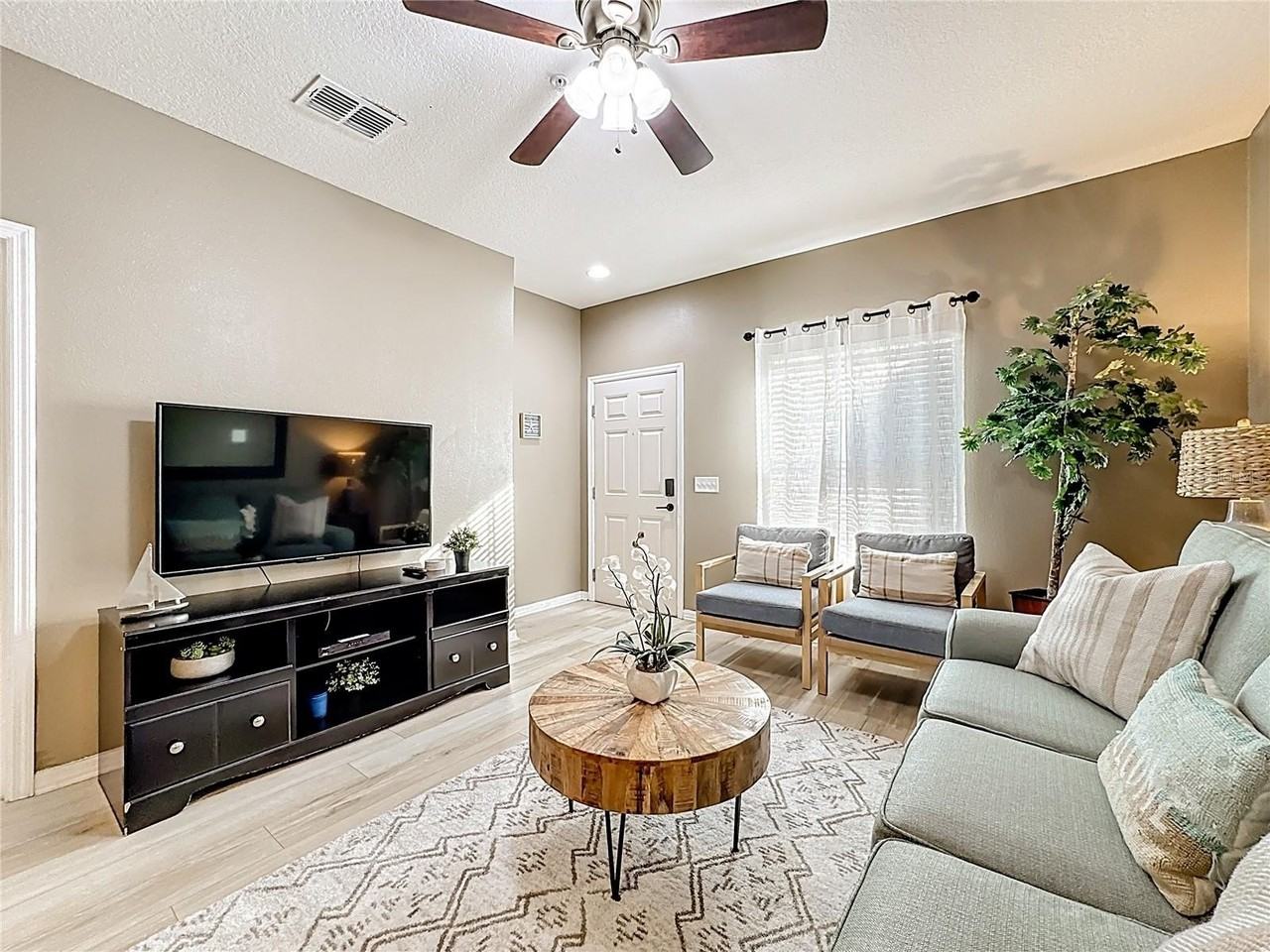 8986 Shine Dr - Photo 6 of 37