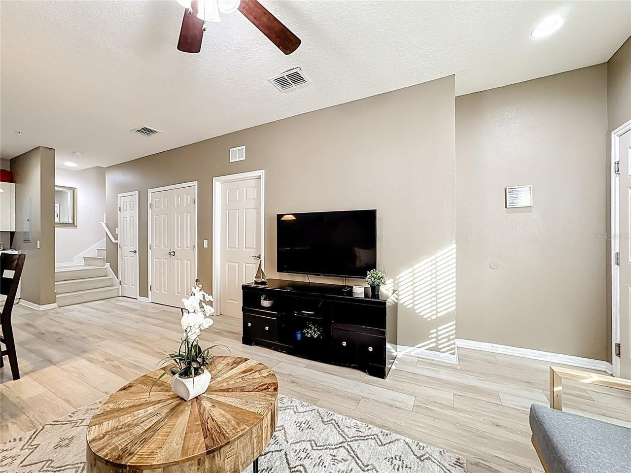 8986 Shine Dr - Photo 7 of 37