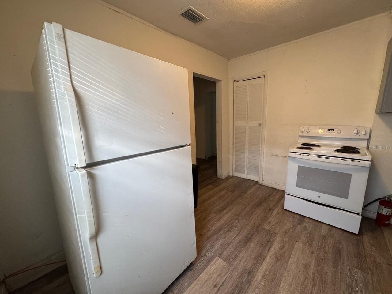 930 18th St #A - Photo 5 of 19