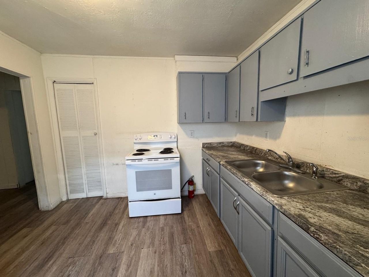 930 18th St #A - Photo 6 of 19