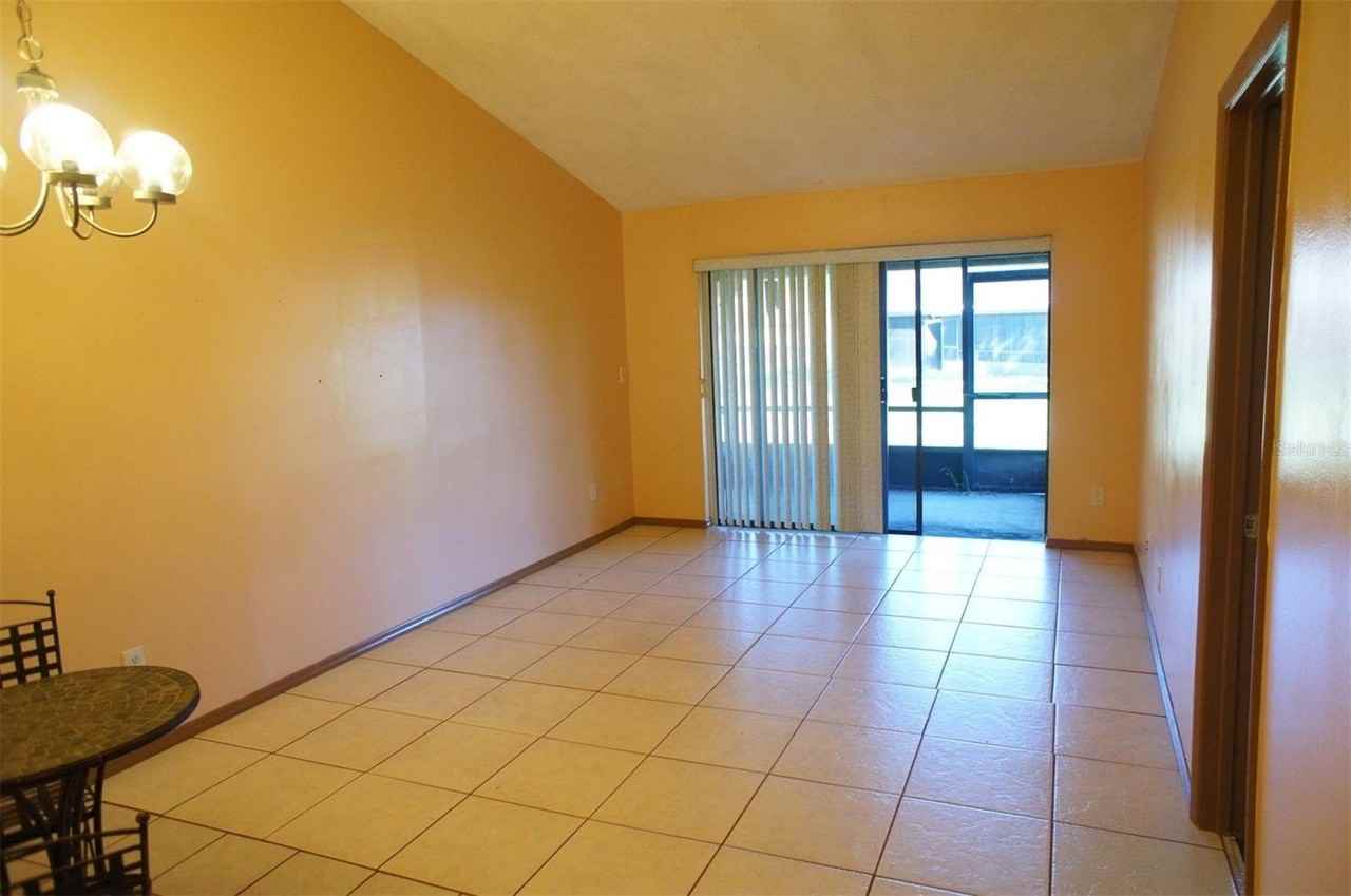 104 Creekside Way - Photo 3 of 12