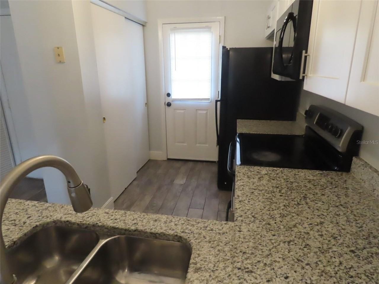 104 Creekside Way - Photo 6 of 12