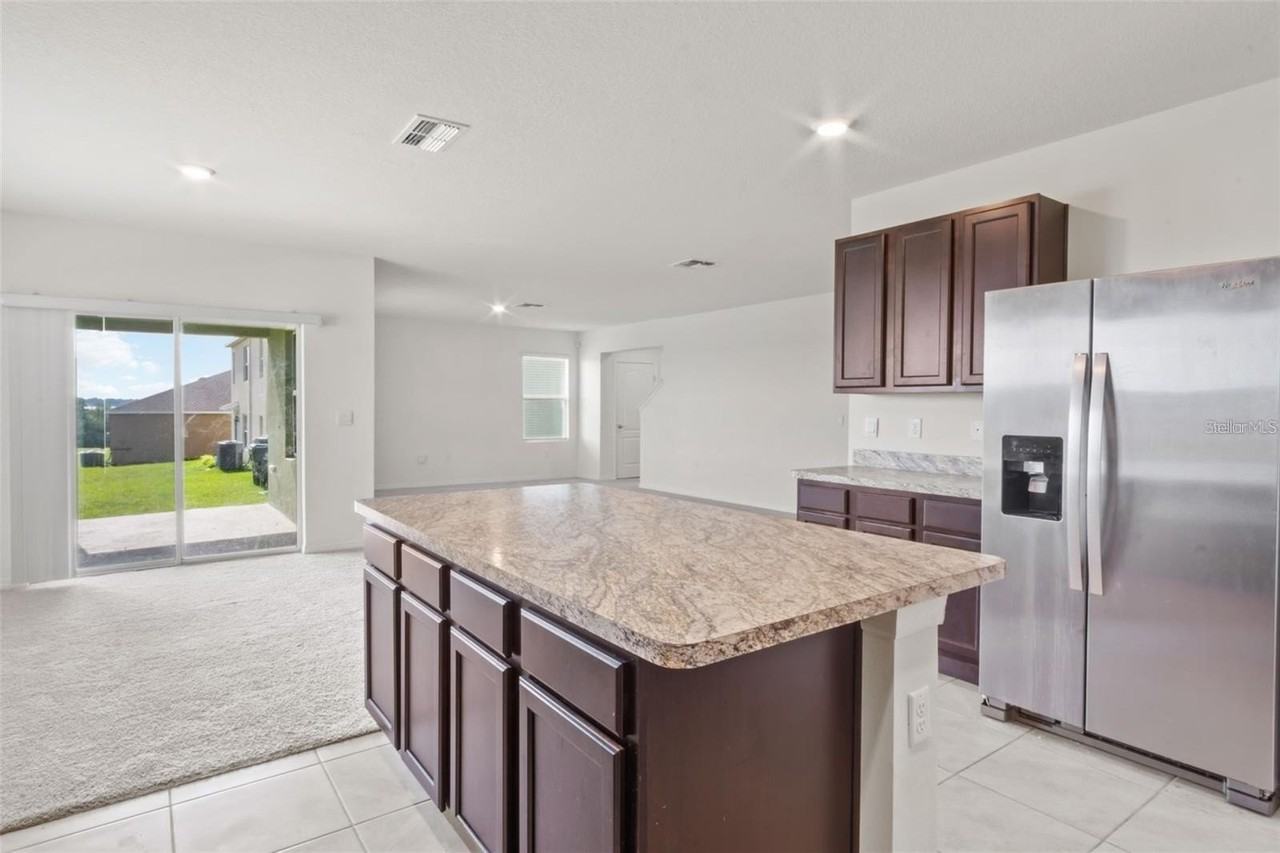 213 Sofia Ln - Photo 3 of 33