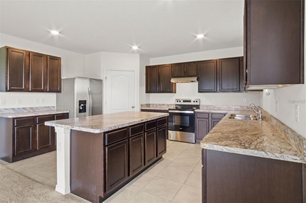 213 Sofia Ln - Photo 4 of 33