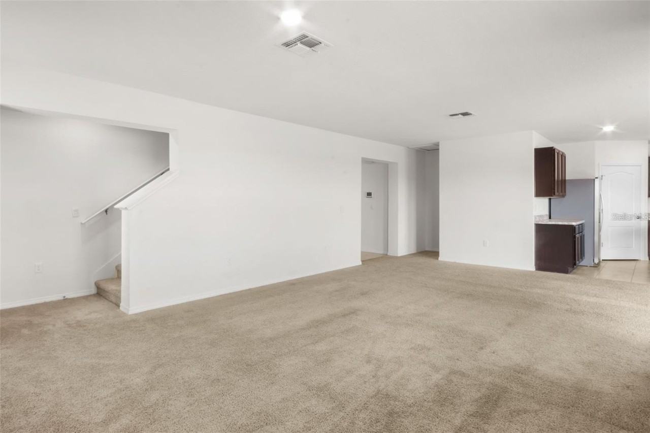 213 Sofia Ln - Photo 7 of 33