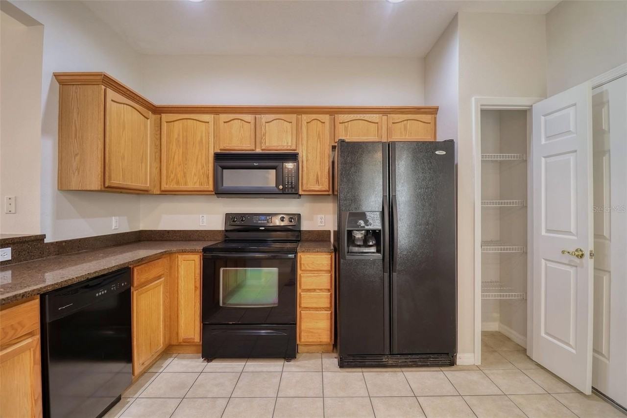 6643 83rd Ave N - Photo 5 of 34