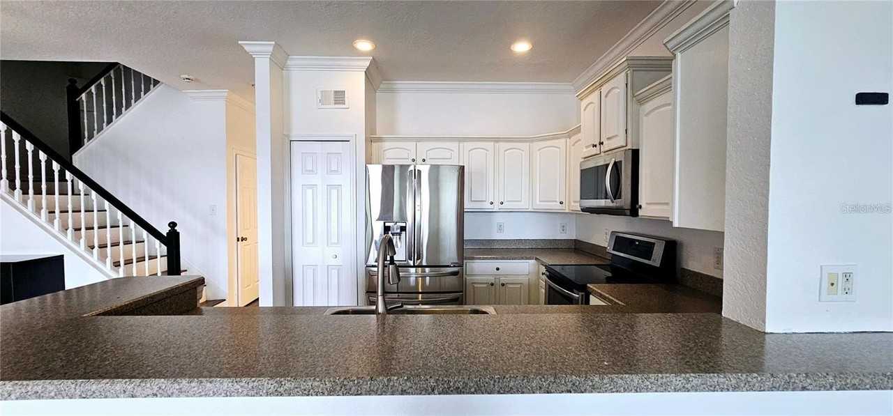 8211 118th Ave - Photo 5 of 43