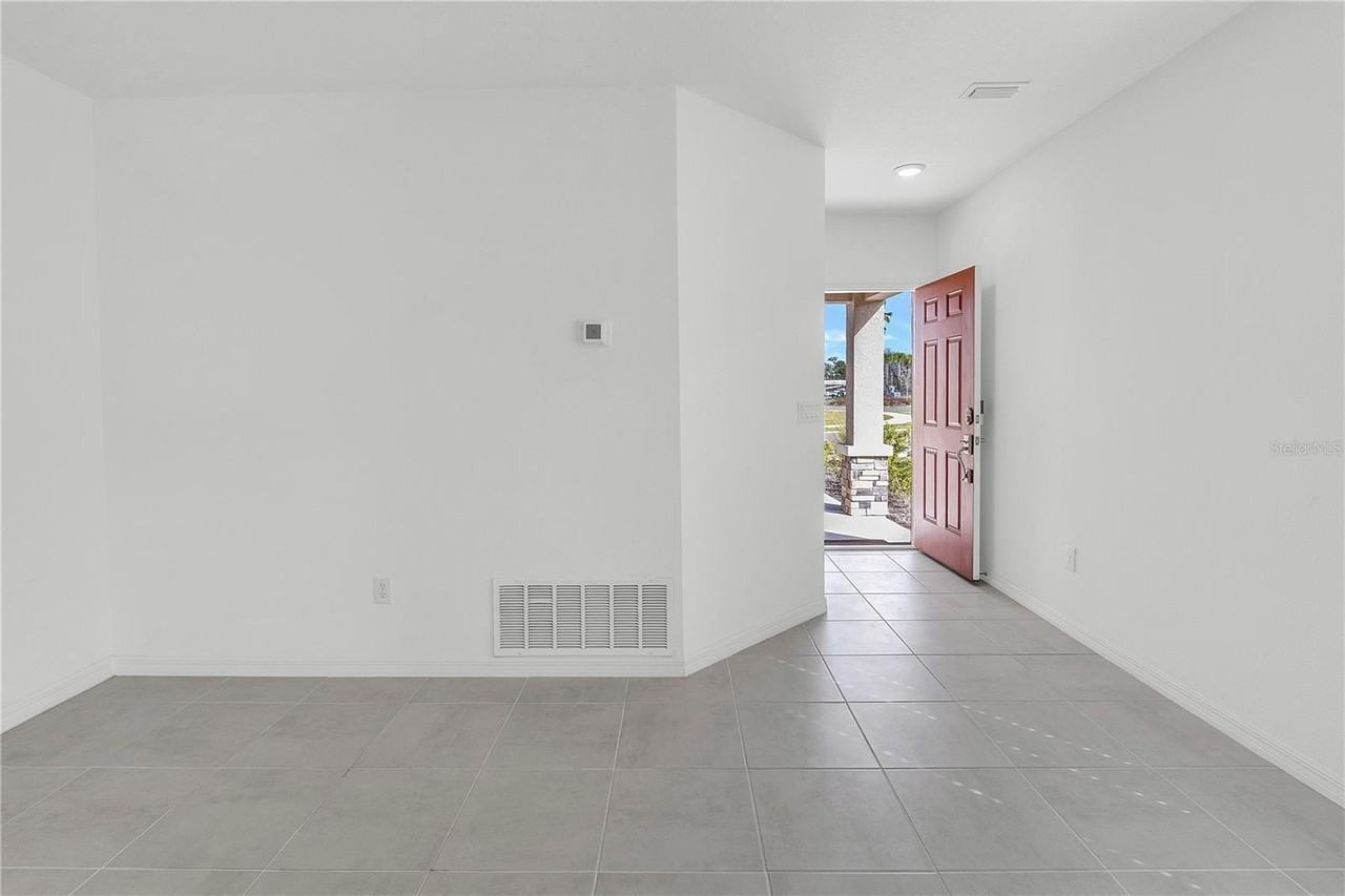 11207 Fieldstone Dr - Photo 5 of 40