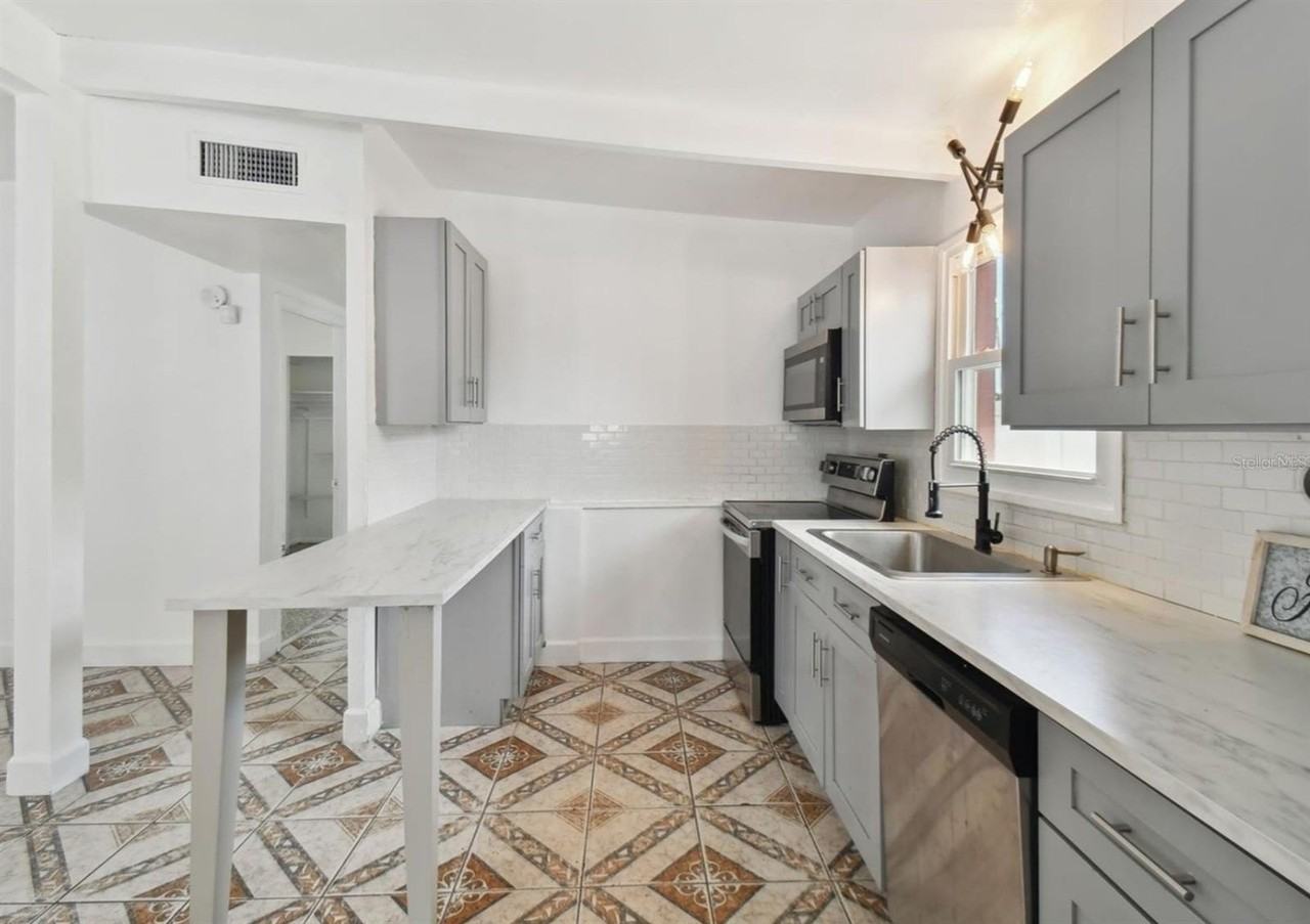 7704 Patrician Pl - Photo 3 of 6