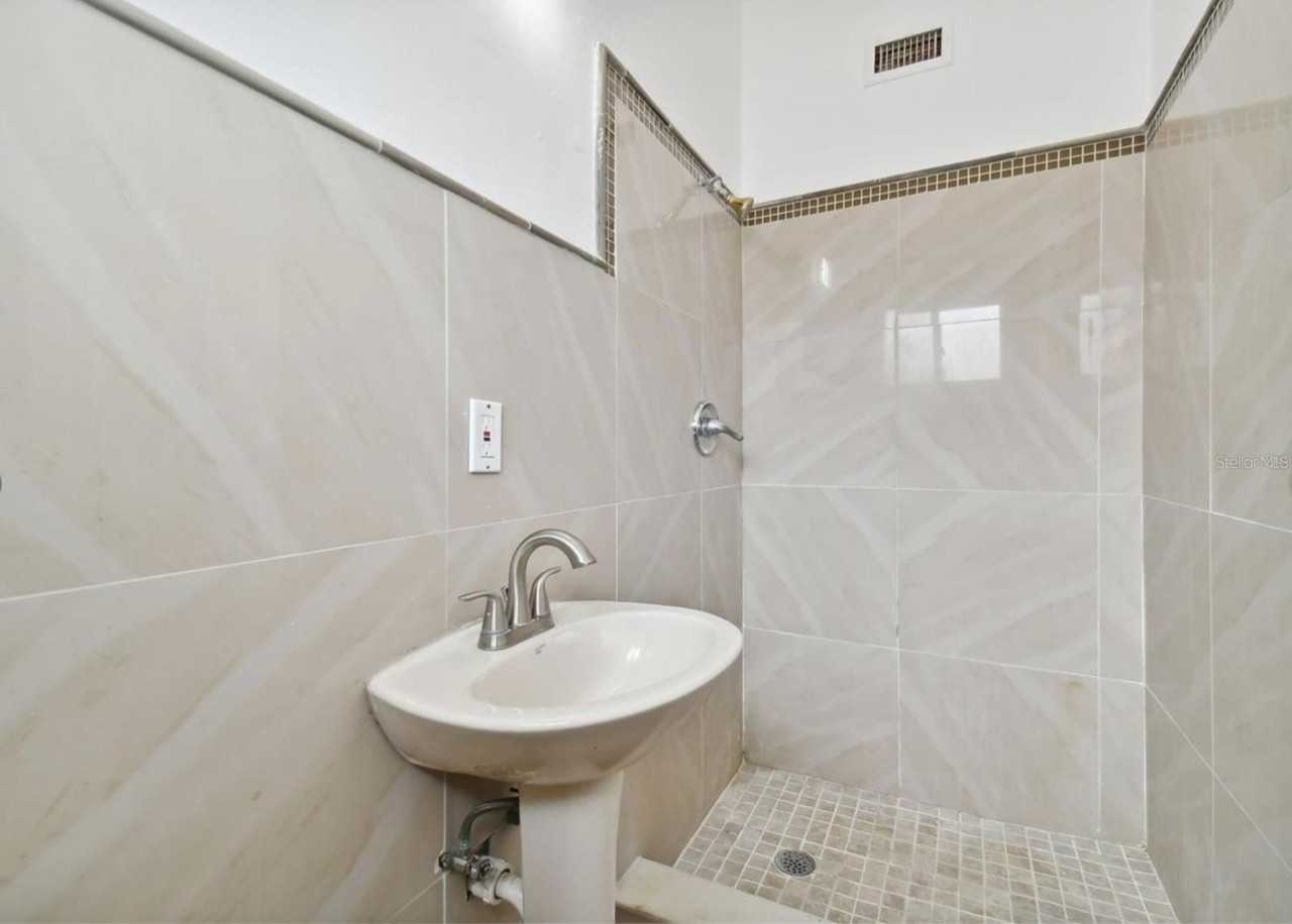 7704 Patrician Pl - Photo 4 of 6