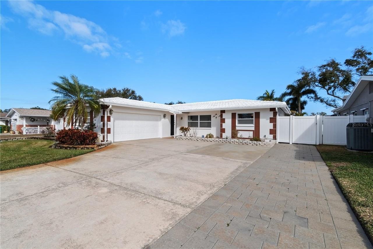 13565 86th Ave - Photo 3 of 50