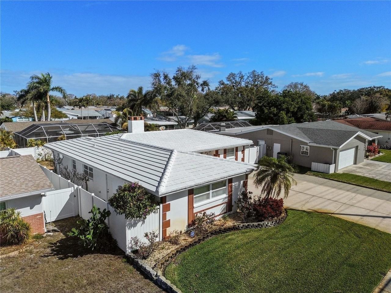 13565 86th Ave - Photo 4 of 50