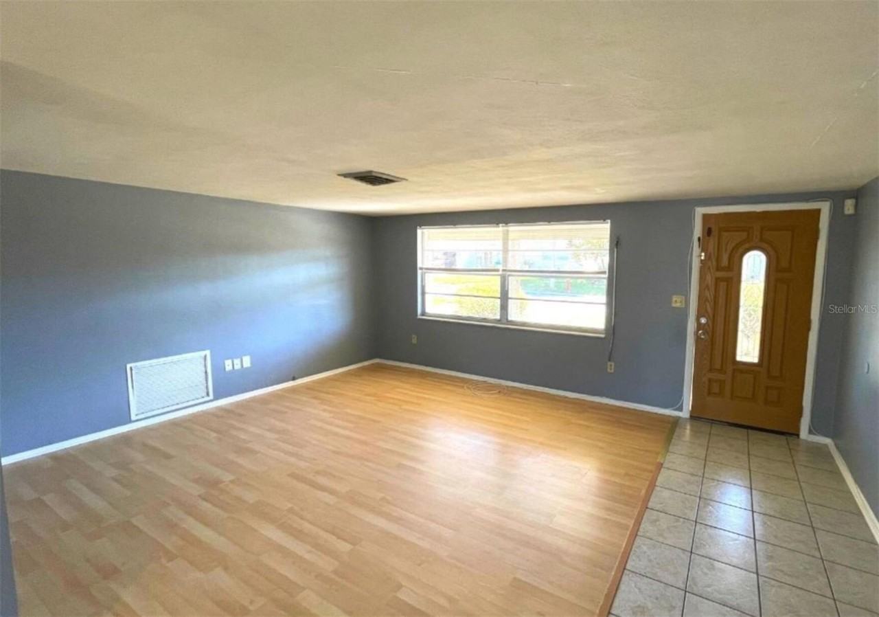 7335 Ashwood Dr - Photo 2 of 12