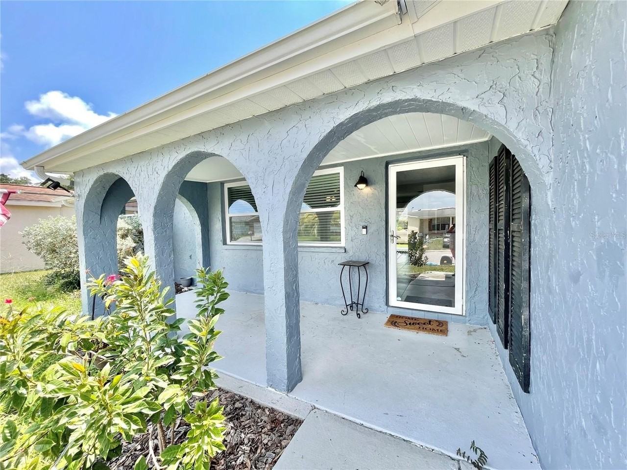 9011 Ledgestone Ln - Photo 3 of 36