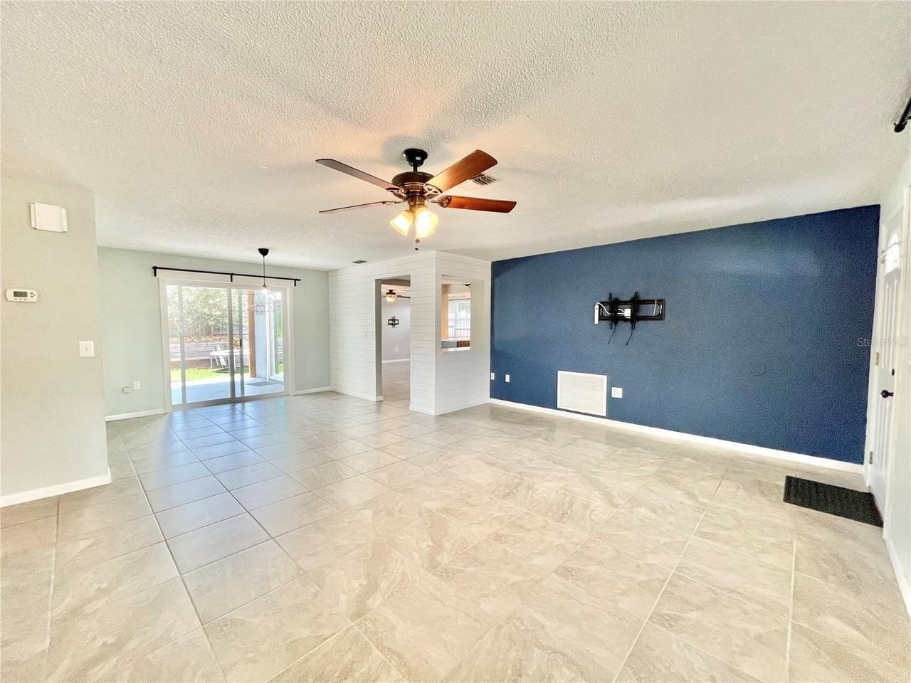 9011 Ledgestone Ln - Photo 6 of 36