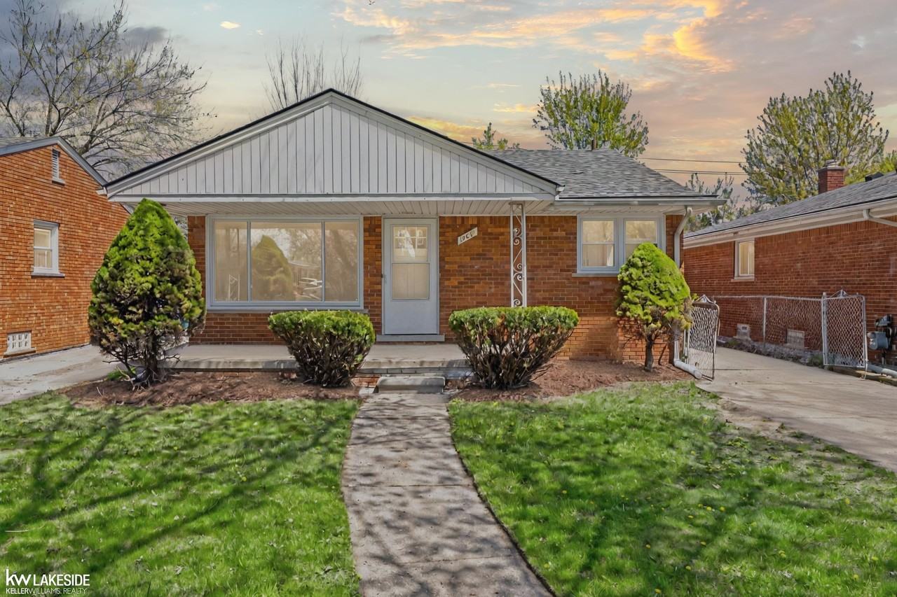 19637 Country Club Dr - Photo 5 of 43