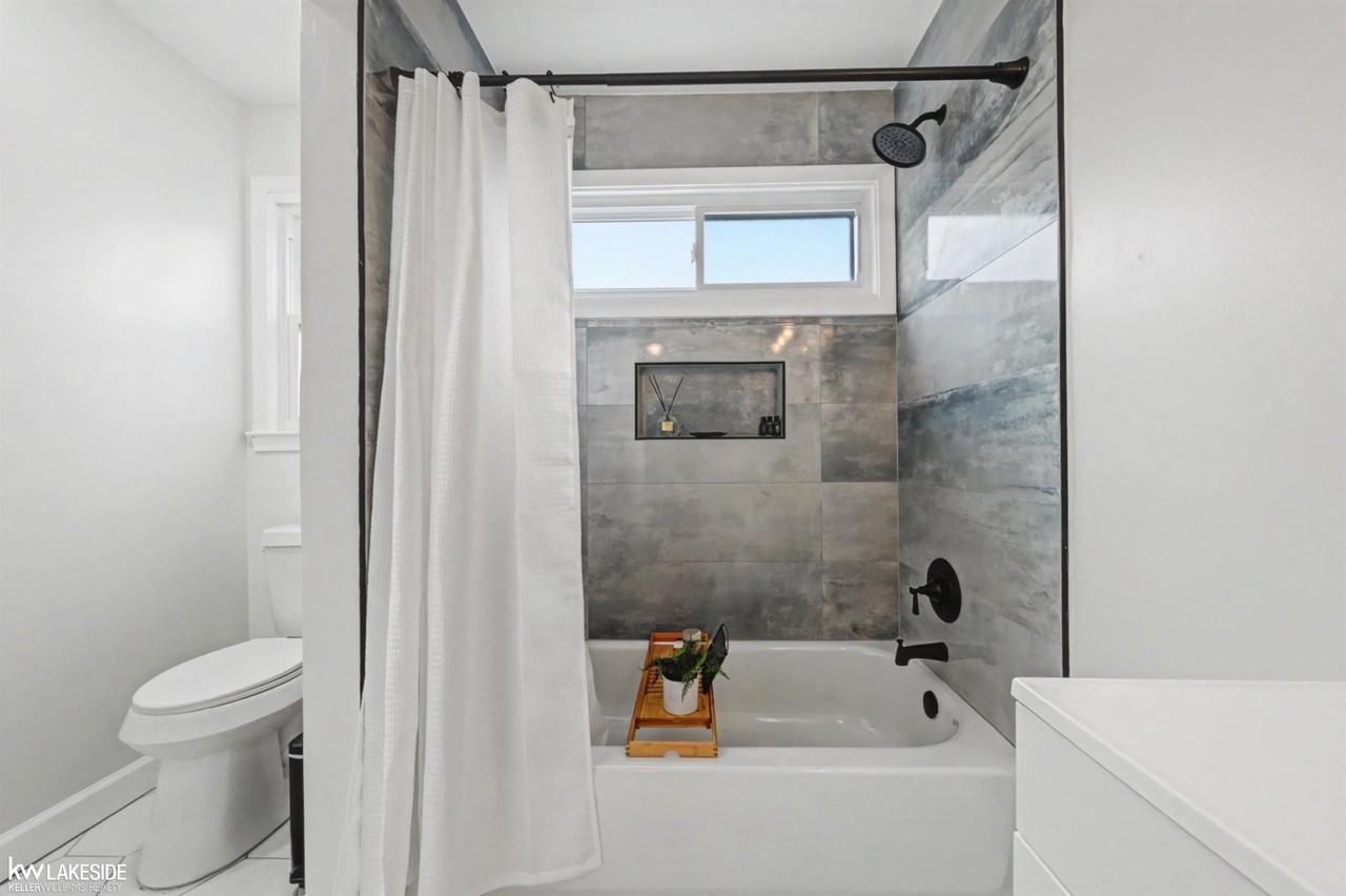 19637 Country Club Dr - Photo 6 of 43