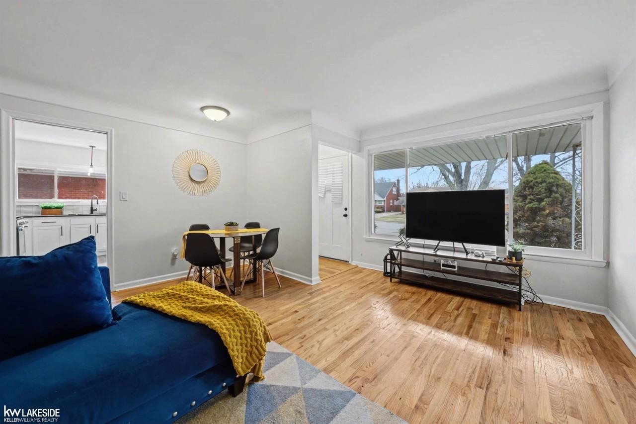 19637 Country Club Dr - Photo 7 of 43