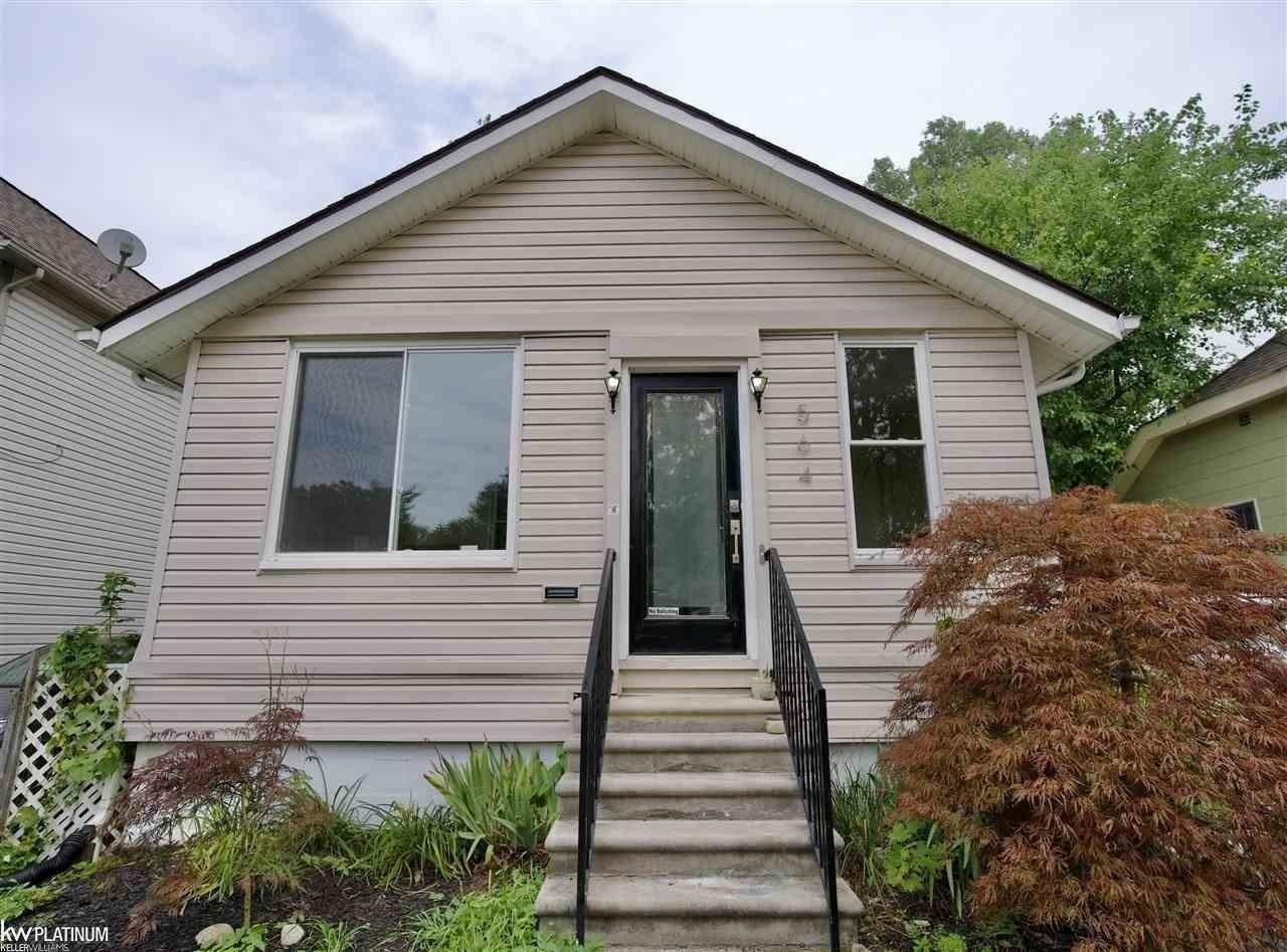 564 Stratford Rd - Photo 3 of 22