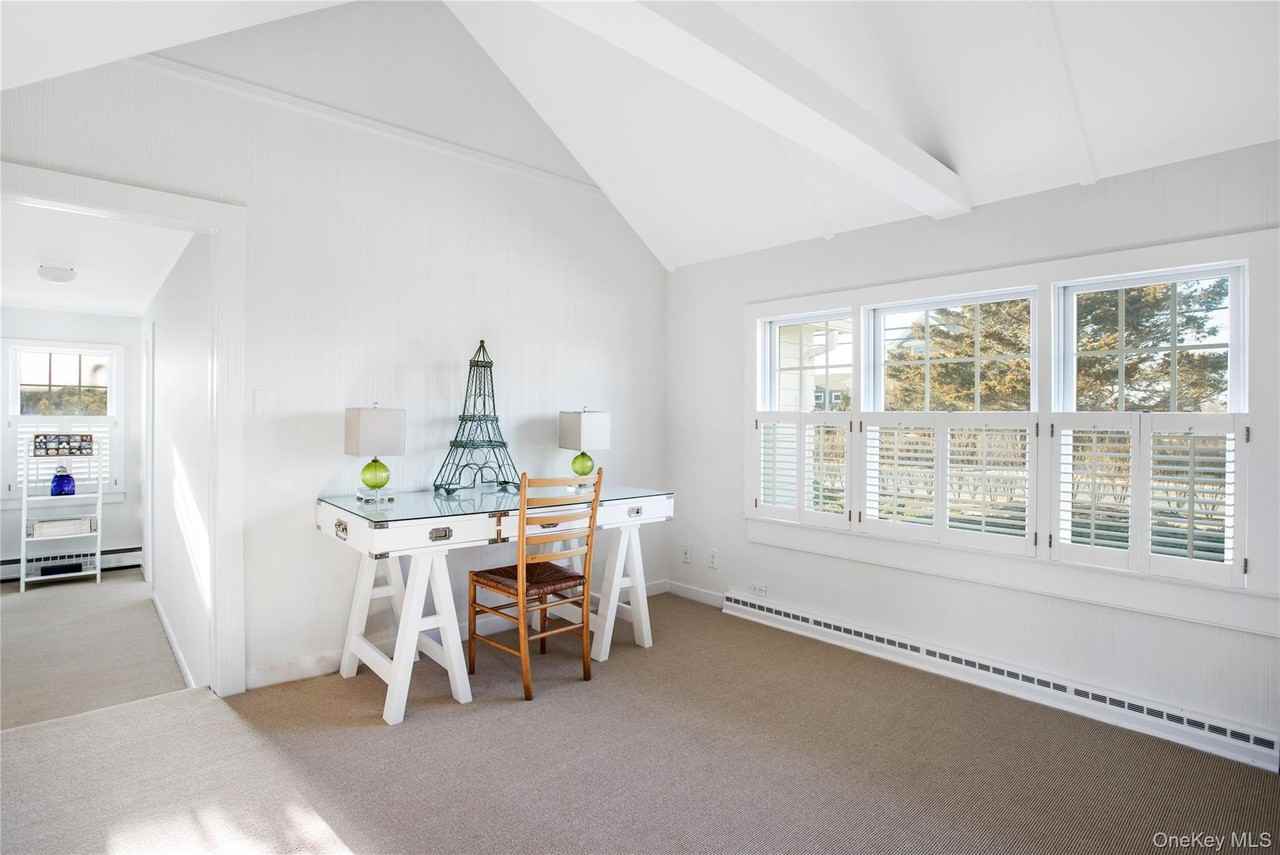 76 Dune Rd - Photo 5 of 13