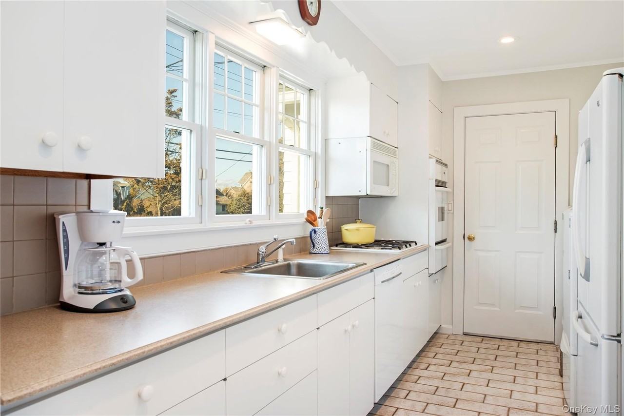 76 Dune Rd - Photo 6 of 13