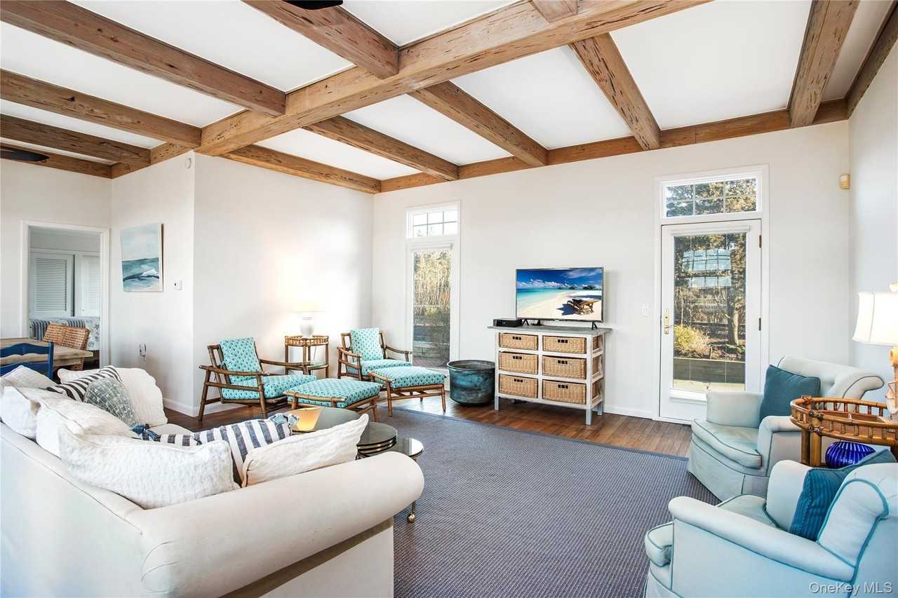 76 Dune Rd - Photo 7 of 13