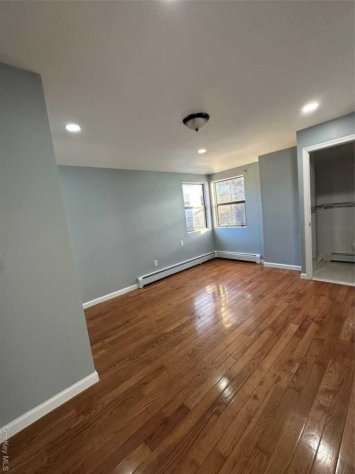 23518 147th Rd Unit 2 - Photo 2 of 5