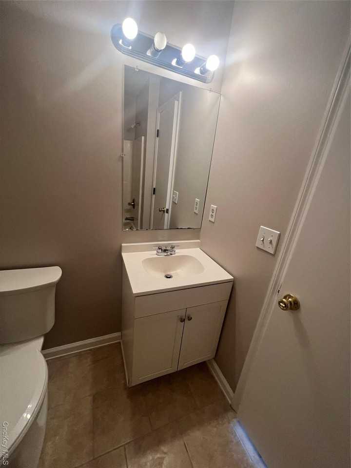 47 Helene Rd - Photo 4 of 7