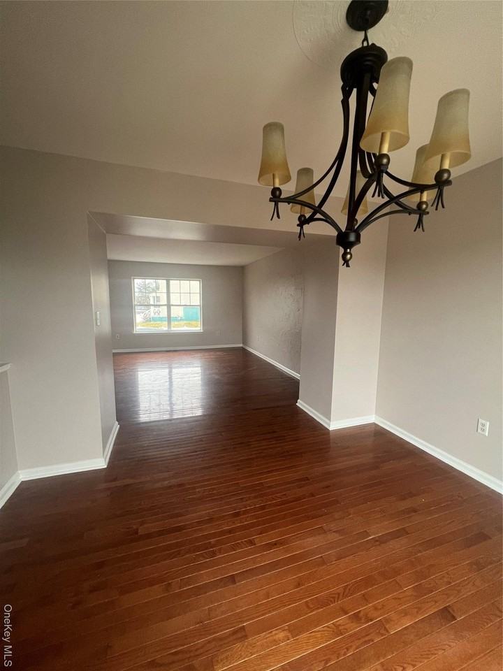 47 Helene Rd - Photo 5 of 7