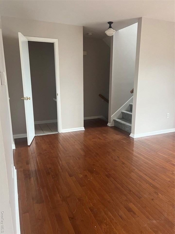 47 Helene Rd - Photo 6 of 7