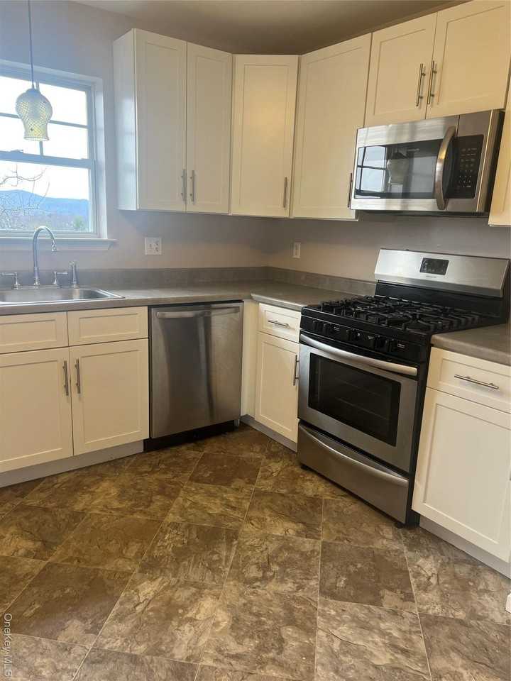 47 Helene Rd - Photo 7 of 7