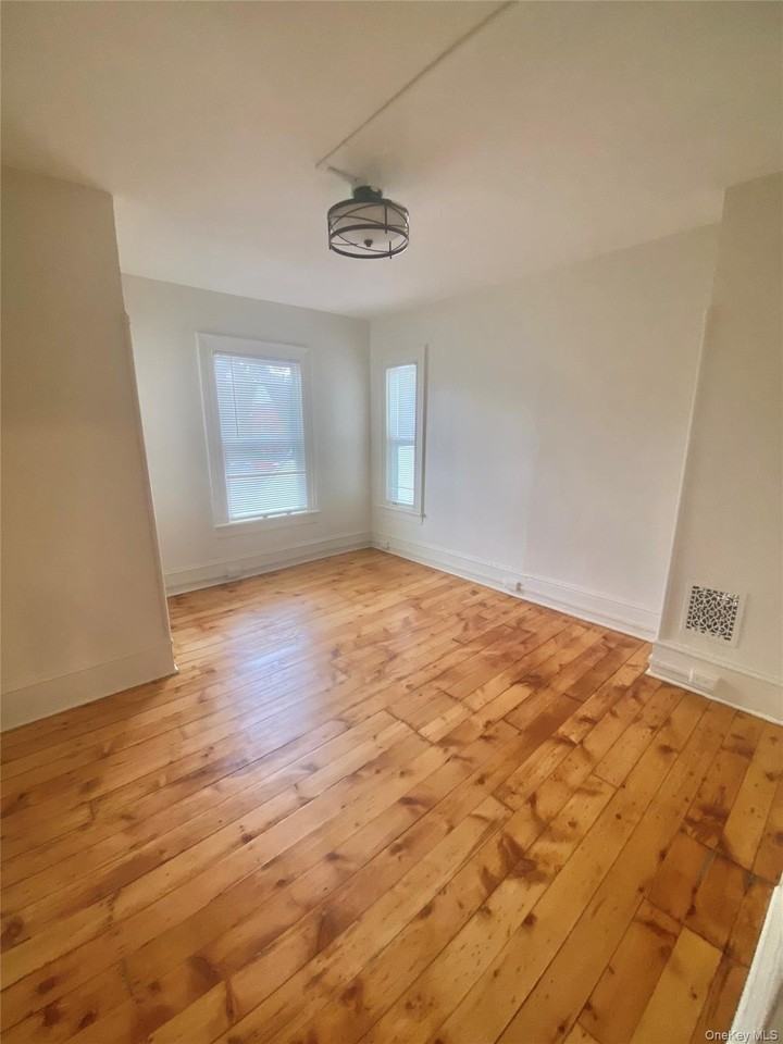 8 Willow St - Photo 5 of 18