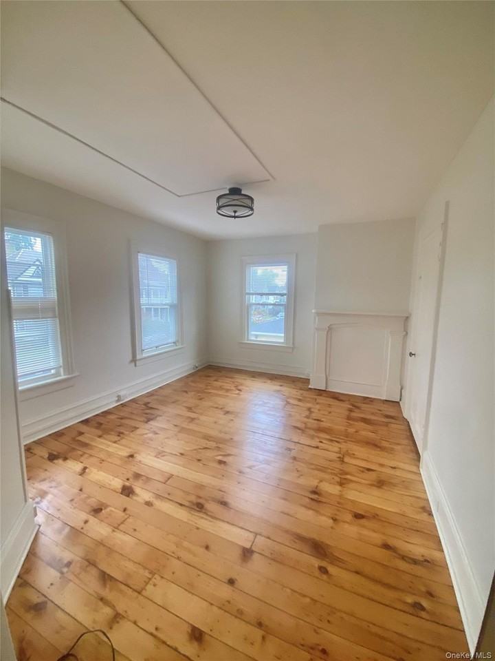 8 Willow St - Photo 7 of 18